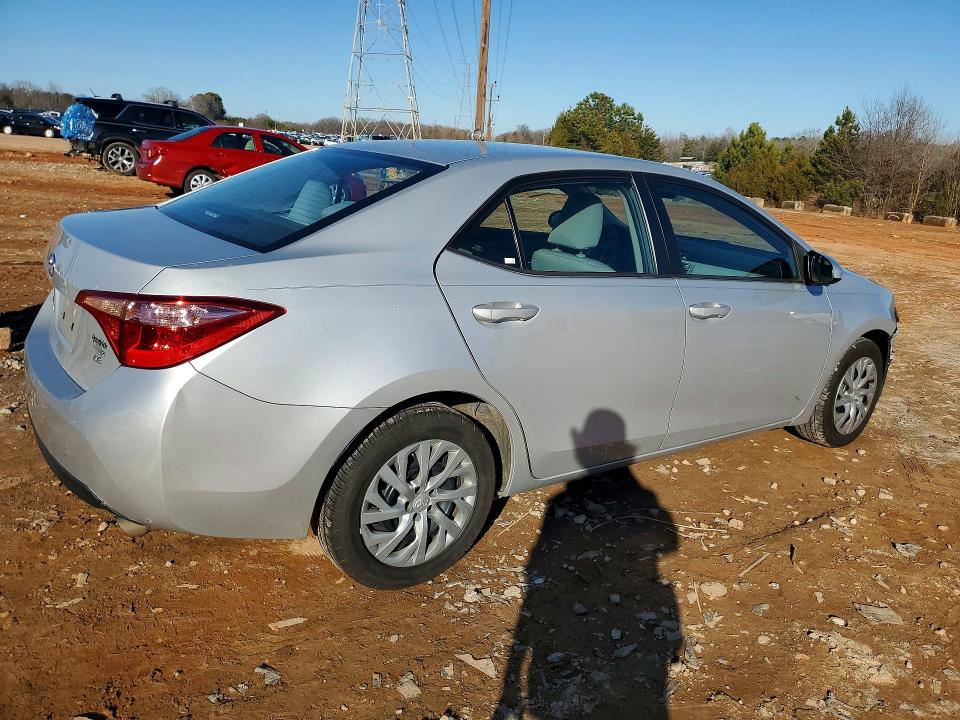 Photo 3 from auction – 2018 TOYOTA COROLLA with VIN 2T1BURHE3JC982776
