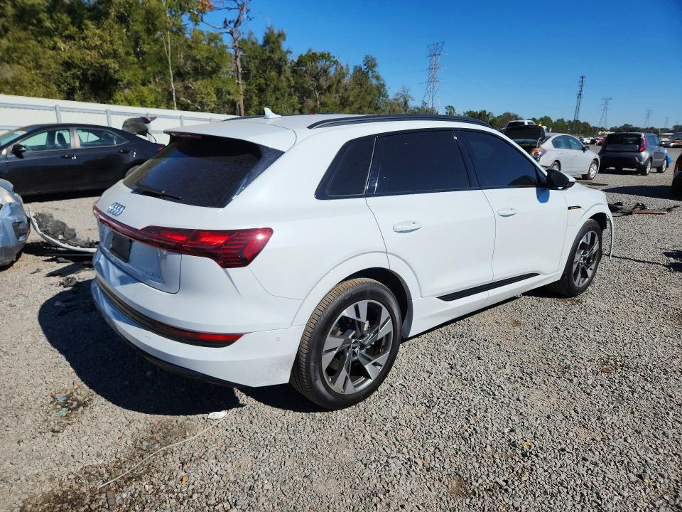 Photo 3 from auction – 2021 AUDI E-TRON with VIN WA1AAAGE1MB012557