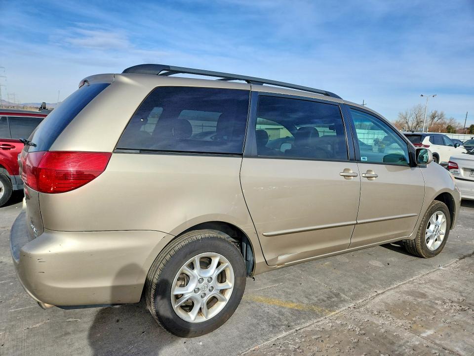 Photo 3 from auction – 2005 TOYOTA SIENNA XLE with VIN 5TDBA22C75S039309