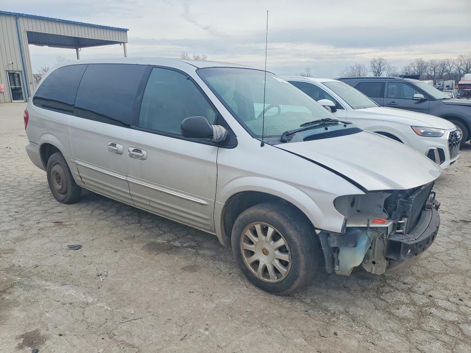 Photo 4 from auction – 2002 CHRYSLER TOWN & COUNTRY with VIN 2C8GP54L42R798652