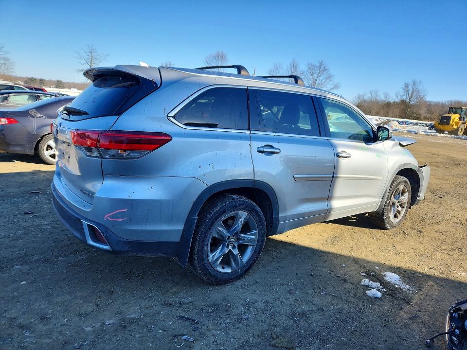 Photo 3 from auction – 2019 TOYOTA HIGHLANDER with VIN 5TDDZRFH5KS703098