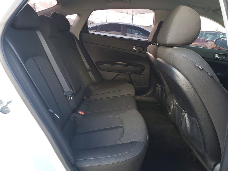 Photo 10 from auction – 2018 KIA OPTIMA with VIN 5XXGT4L33JG239206