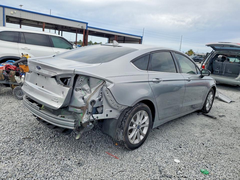 Photo 3 from auction – 2020 FORD FUSION with VIN 3FA6P0LU9LR161333