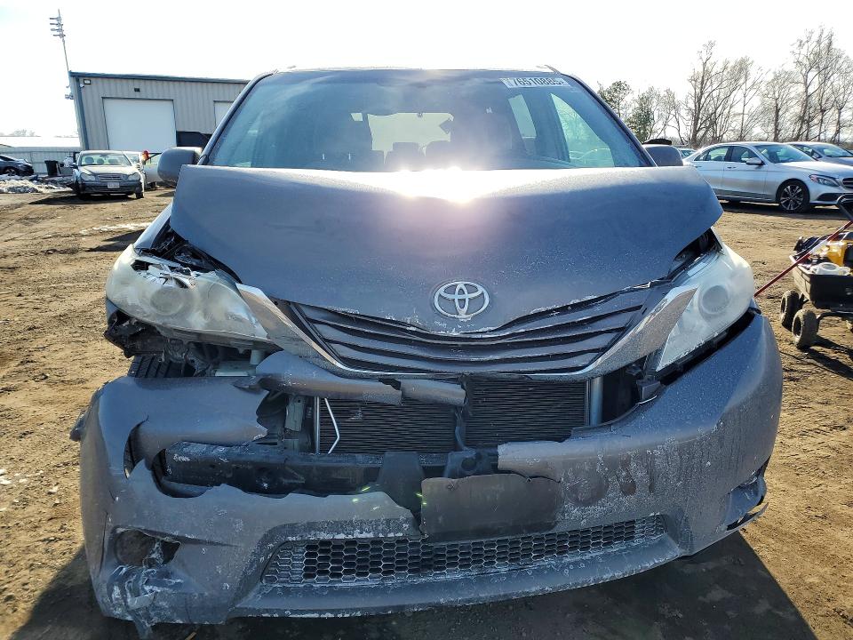 Photo 5 from auction – 2015 TOYOTA SIENNA with VIN 5TDKK3DC1FS687245
