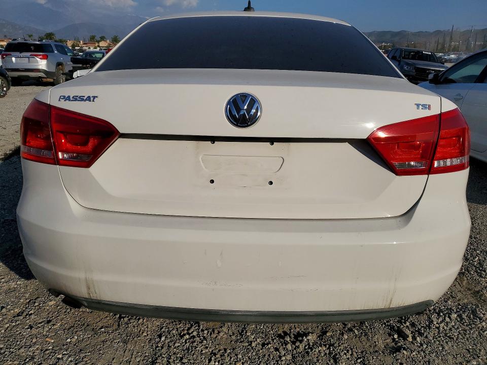 Photo 6 from auction – 2014 VOLKSWAGEN PASSAT S with VIN 1VWAT7A32EC106482