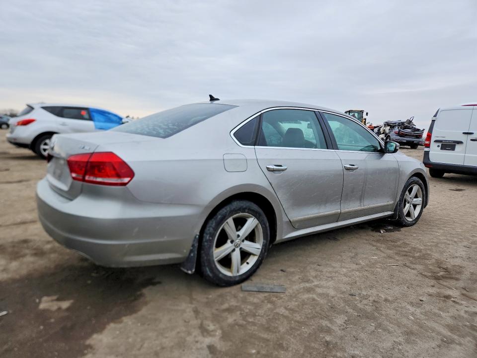 Photo 3 from auction – 2013 VOLKSWAGEN PASSAT with VIN 1VWBN7A3XDC069646