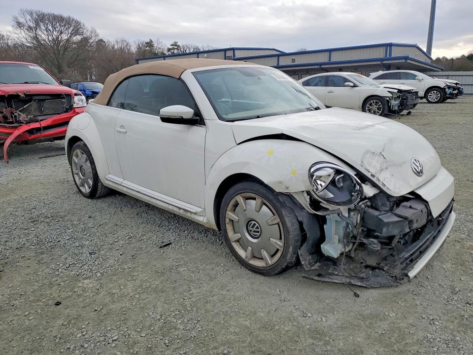 Photo 4 from auction – 2014 VOLKSWAGEN BEETLE with VIN 3VW517AT8EM821949