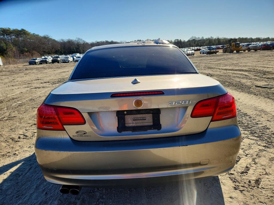 Photo 6 from auction – 2011 BMW 328 with VIN WBADW7C53BE545998