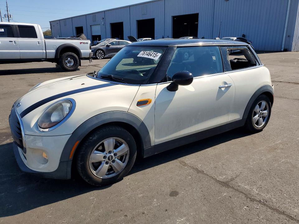 MINI COOPER 2016 with VIN WMWXP5C52G3B76166 - Photo from auction