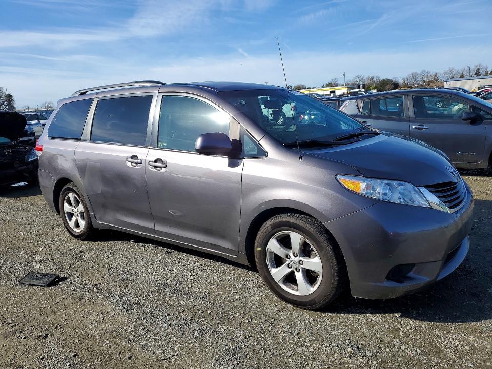 Photo 4 from auction – 2011 TOYOTA SIENNA LE with VIN 5TDKK3DC3BS059486