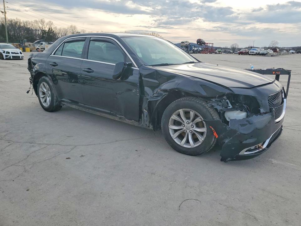 Photo 4 from auction – 2015 CHRYSLER 300 with VIN 2C3CCAAG1FH904048