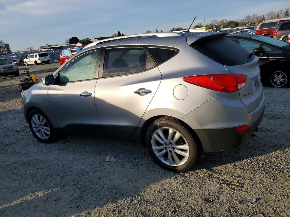 Photo 2 from auction – 2011 HYUNDAI TUCSON with VIN KM8JU3AC3BU130557