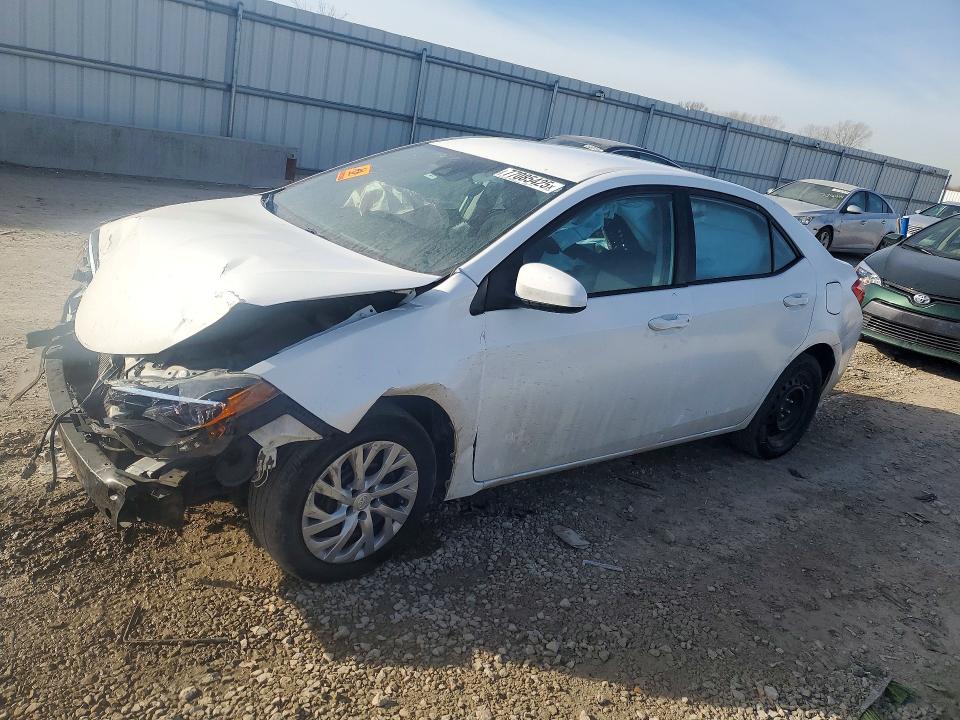 TOYOTA COROLLA 2018 z numerem VIN 5YFBURHE0JP746960 - Zdjęcie z aukcji