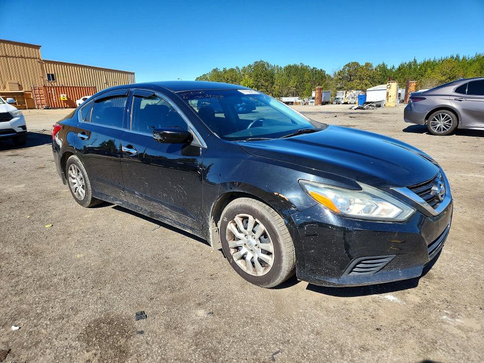 Photo 4 from auction – 2017 NISSAN ALTIMA with VIN 1N4AL3AP4HC246302
