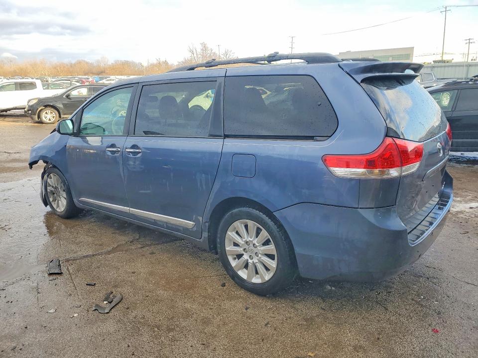 Photo 2 from auction – 2013 TOYOTA SIENNA XLE with VIN 5TDDK3DC8DS055803