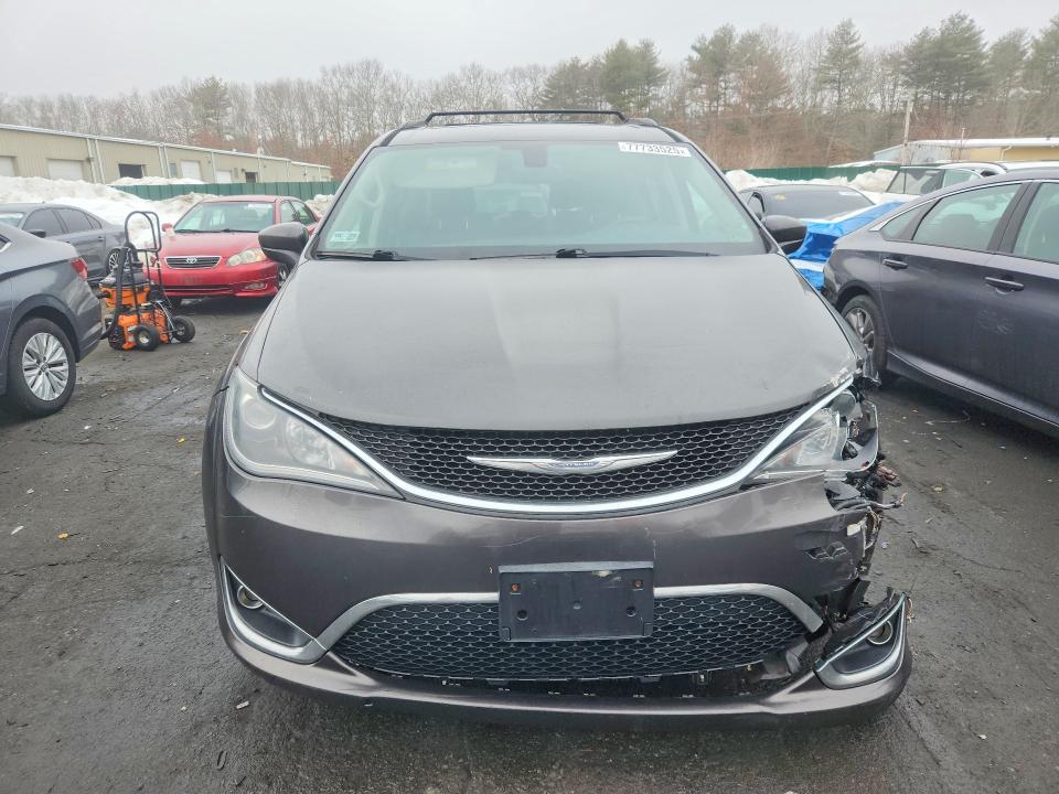 Photo 5 from auction – 2017 CHRYSLER PACIFICA with VIN 2C4RC1BG4HR745463