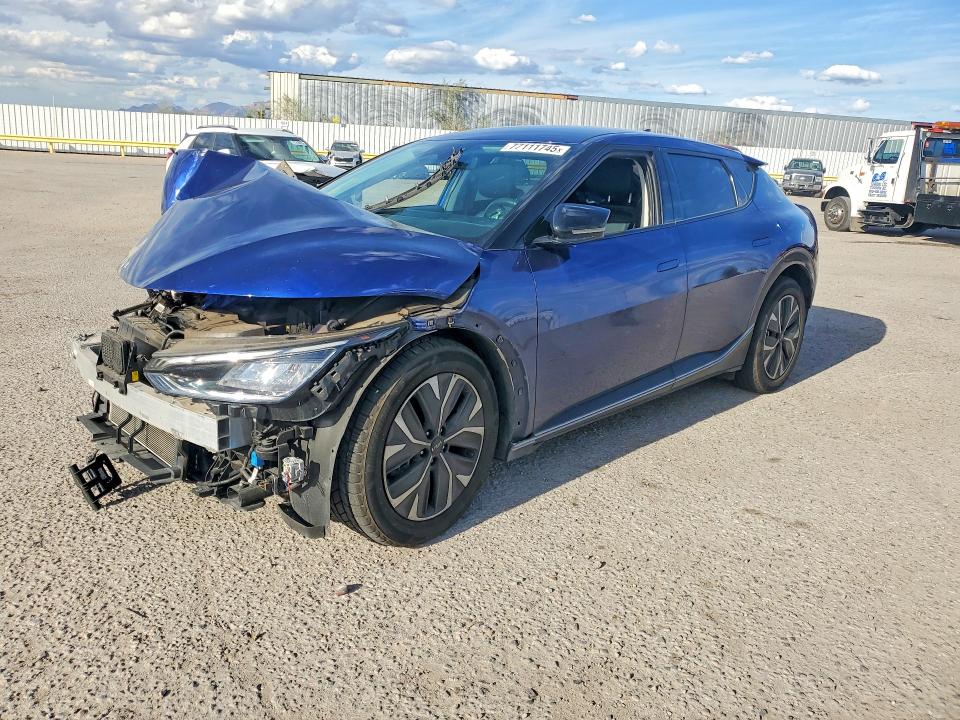 KIA EV6 2023 with VIN KNDC34LA8P5602531 - Photo from auction