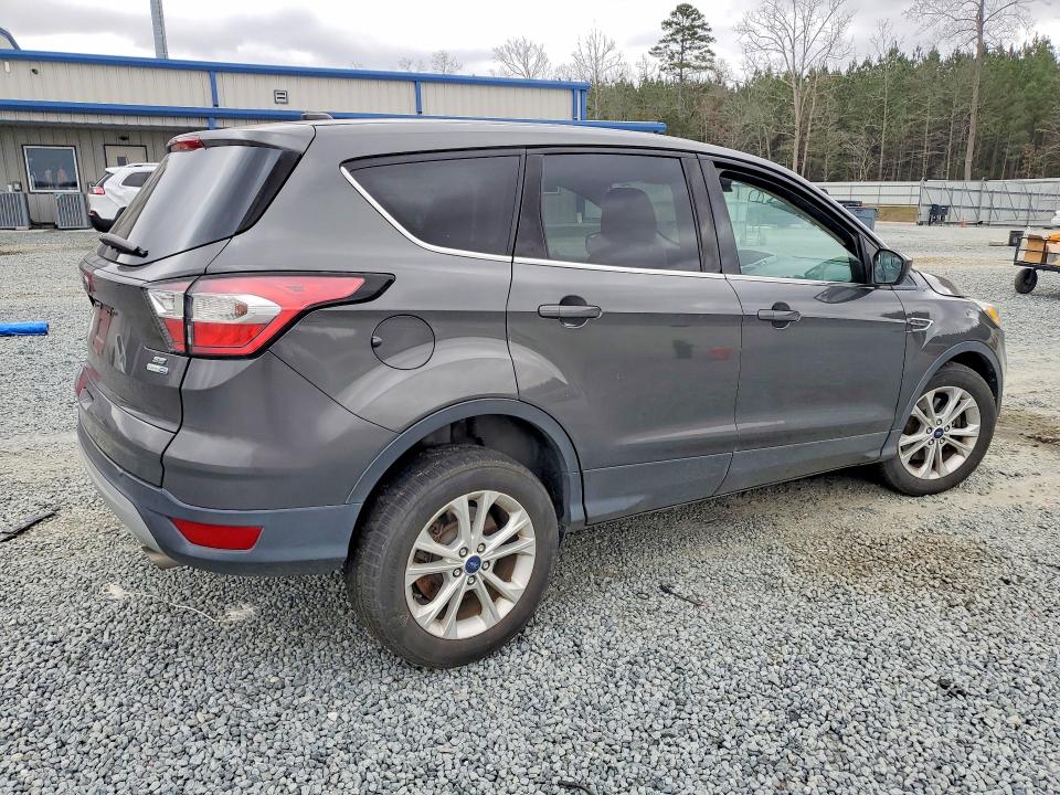 Foto 3 de la subasta – 2017 FORD ESCAPE con VIN 1FMCU9G98HUB46219