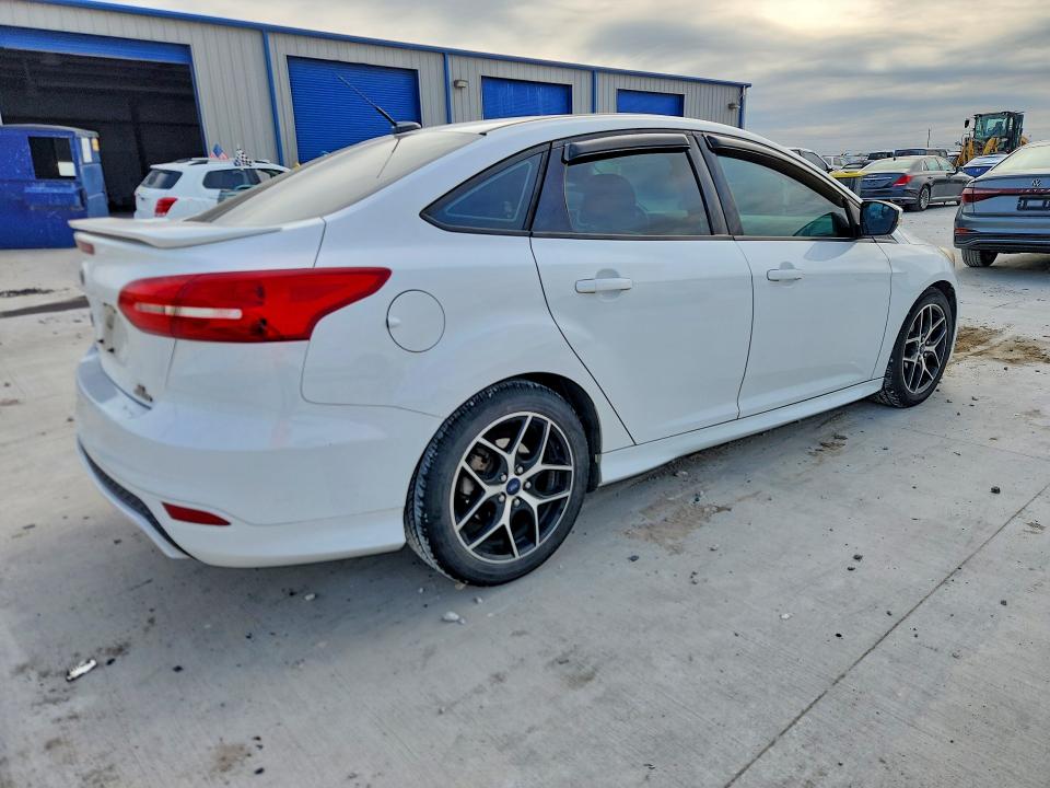 Photo 3 from auction – 2016 FORD FOCUS with VIN 1FADP3F23GL245283