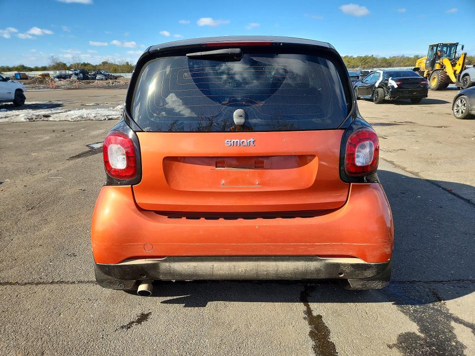 Photo 6 from auction – 2016 SMART FORTWO with VIN WMEFJ5DA2GK071028