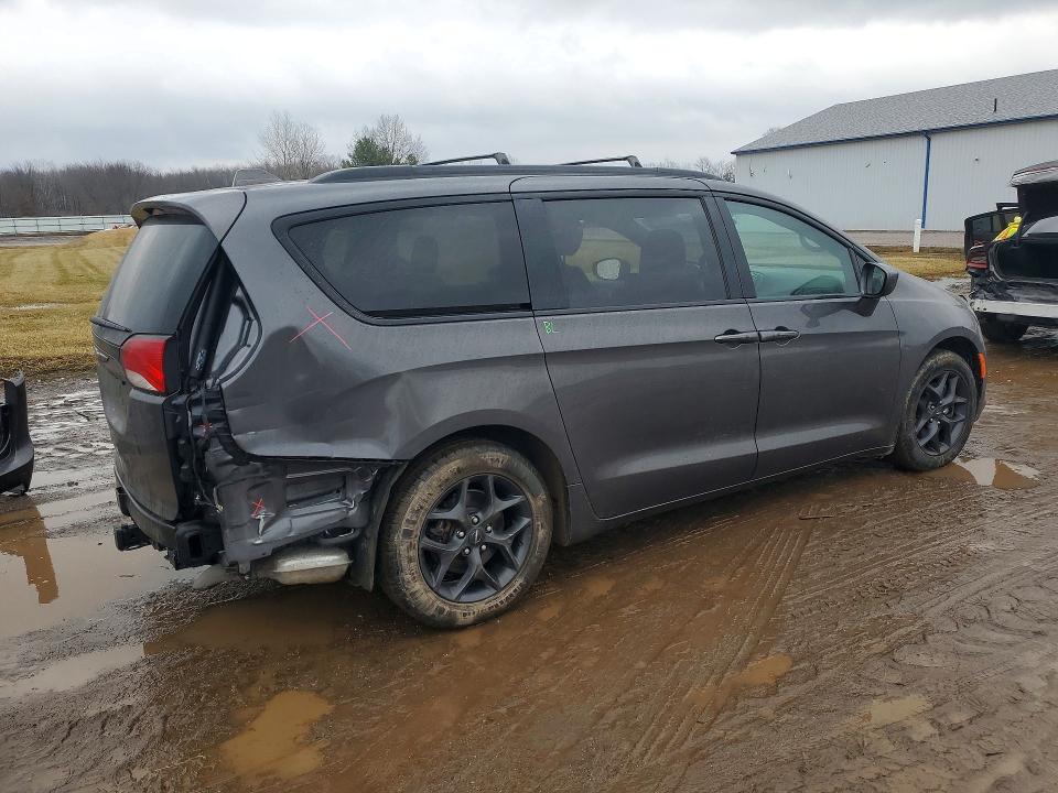 Photo 3 from auction – 2018 CHRYSLER PACIFICA T with VIN 2C4RC1FG2JR187581