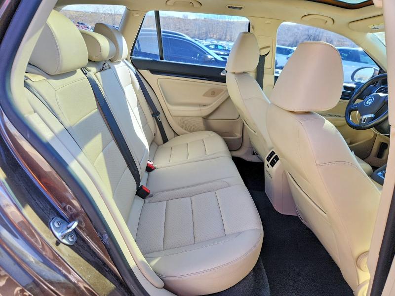 Photo 10 from auction – 2011 VOLKSWAGEN JETTA with VIN 3VWPL7AJ4BM661050
