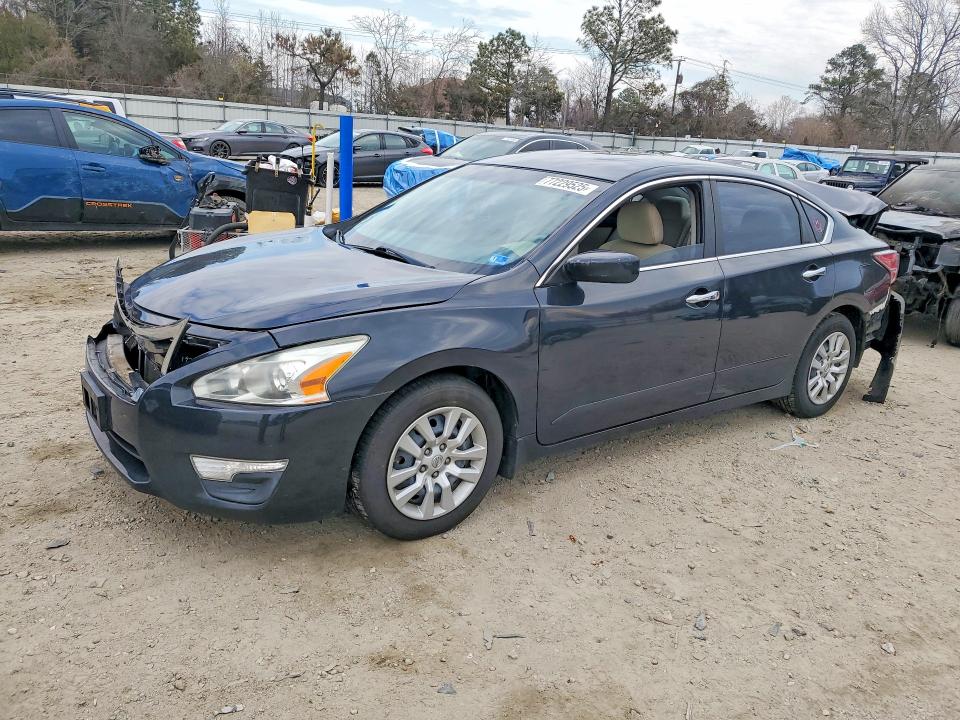 NISSAN ALTIMA 2.5 2015 with VIN 1N4AL3AP0FC135663 - Photo from auction