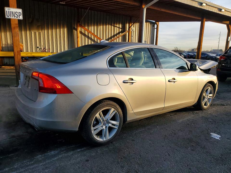 Zdjęcie 3 z aukcji – 2014 VOLVO S60 z VIN YV1612FS9E2294418