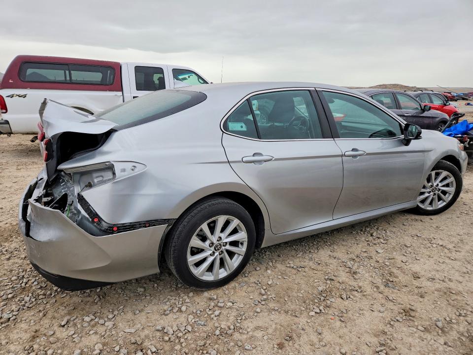 Photo 3 from auction – 2022 TOYOTA CAMRY with VIN 4T1C11AK7NU004638