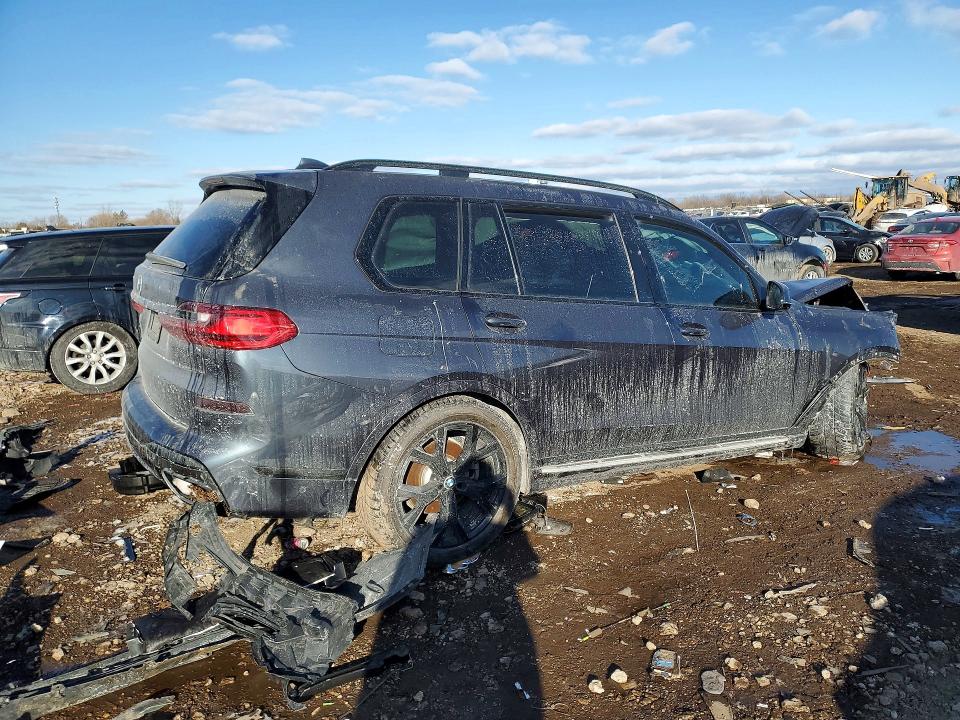 Photo 3 from auction – 2020 BMW X7 XDRIVE4 with VIN 5UXCW2C0XL9B92810