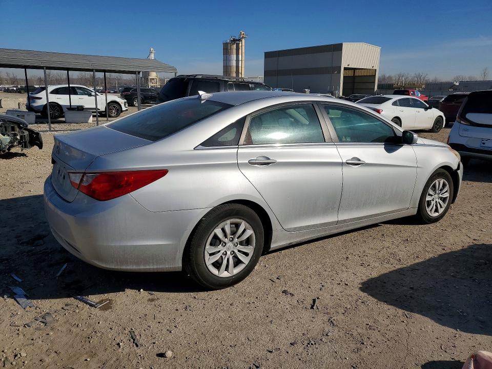 Фото 3 с аукциона – 2012 HYUNDAI SONATA с VIN 5NPEB4AC5CH480012
