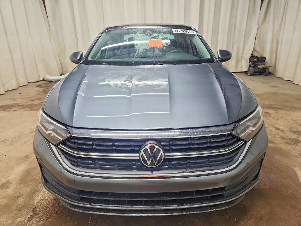 Photo 5 from auction – 2024 VOLKSWAGEN JETTA with VIN 3VW7M7BU3RM011576