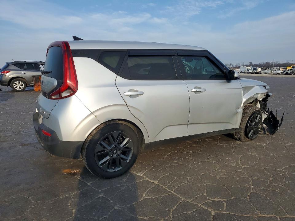 Photo 3 from auction – 2021 KIA SOUL with VIN KNDJ33AU3M7737141