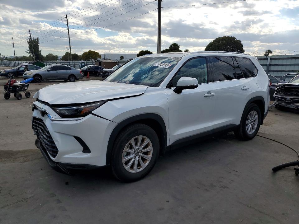 TOYOTA GRAND HIGHLANDER 2025 with VIN 5TDAAAA52SS033132 - Photo from auction