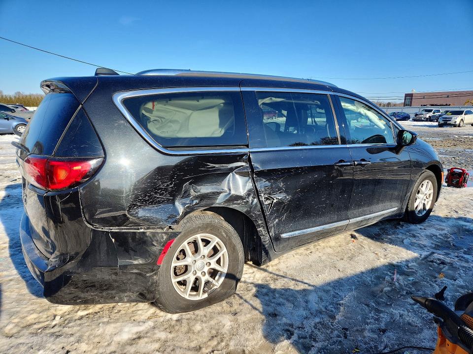 Photo 3 from auction – 2020 CHRYSLER PACIFICA with VIN 2C4RC1BG0LR247799