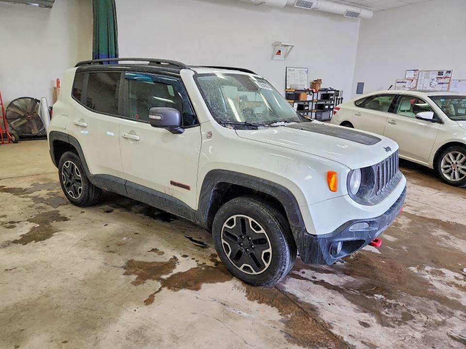Photo 4 from auction – 2017 JEEP RENEGADE with VIN ZACCJBCB3HPF21044
