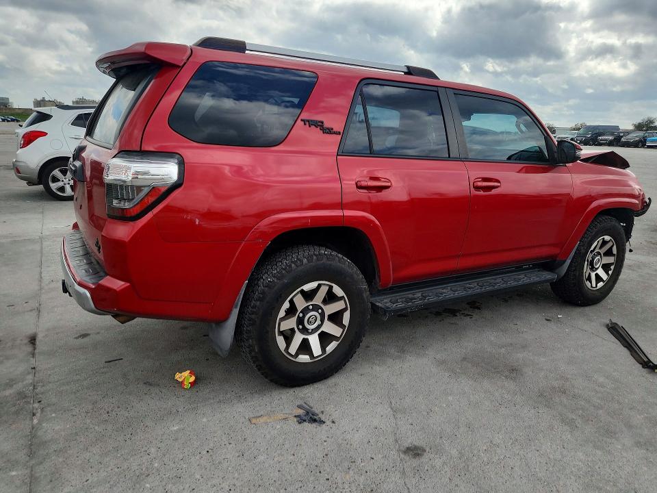 Photo 3 from auction – 2018 TOYOTA 4RUNNER SR with VIN JTEBU5JR4J5489154