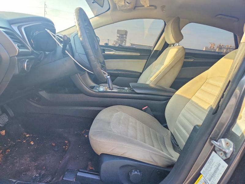Zdjęcie 7 z aukcji – 2017 FORD FUSION S H z VIN 3FA6P0UU7HR183448