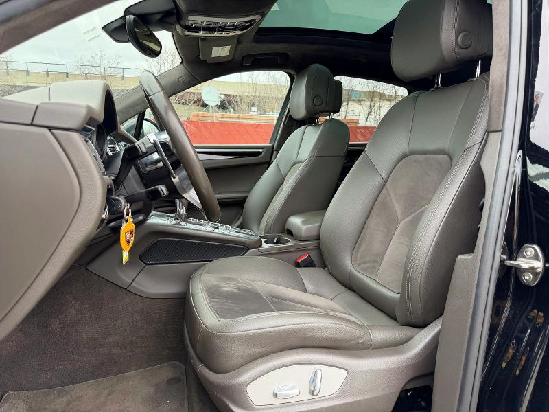 Photo 5 from auction – 2017 PORSCHE MACAN S with VIN WP1AB2A54HLB16167
