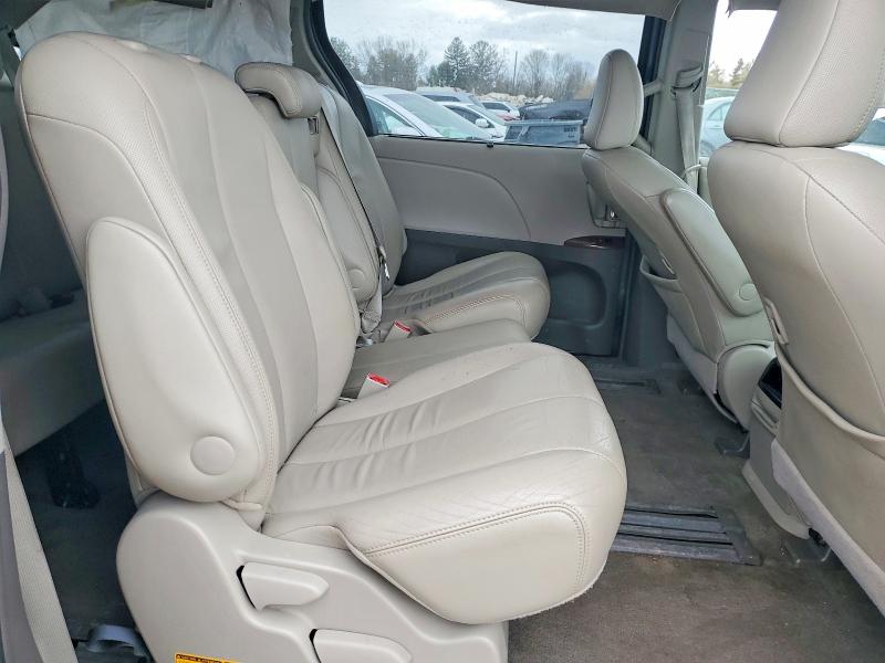 Photo 11 from auction – 2013 TOYOTA SIENNA XLE with VIN 5TDYK3DC1DS398518