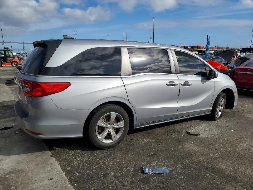 Photo 3 from auction – 2018 HONDA ODYSSEY with VIN 5FNRL6H51JB048482