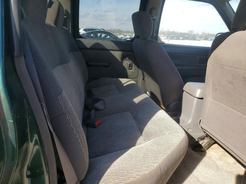 Photo 10 from auction – 2000 NISSAN FRONTIER with VIN 1N6ED27T4YC423189