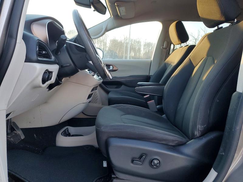 Photo 7 from auction – 2017 CHRYSLER PACIFICA T with VIN 2C4RC1DG1HR537182