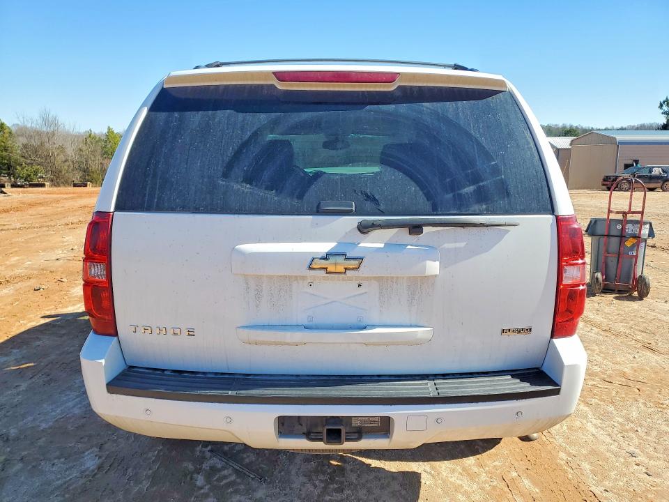 Photo 6 from auction – 2010 CHEVROLET TAHOE with VIN 1GNUKBE02AR229851