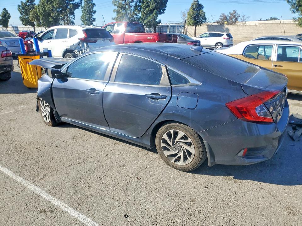 Photo 2 from auction – 2017 HONDA CIVIC EX with VIN 2HGFC2F7XHH567262