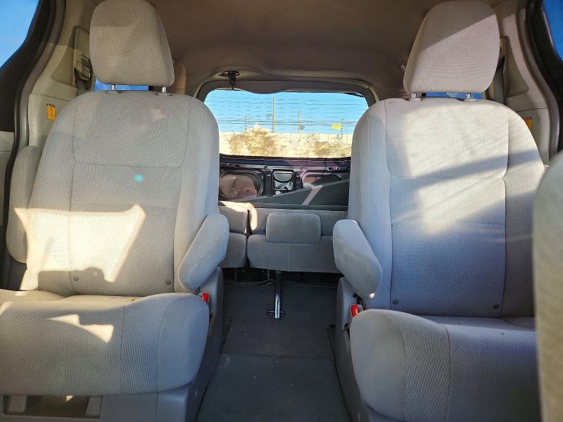 Photo 10 from auction – 2011 TOYOTA SIENNA with VIN 5TDZK3DC6BS042860