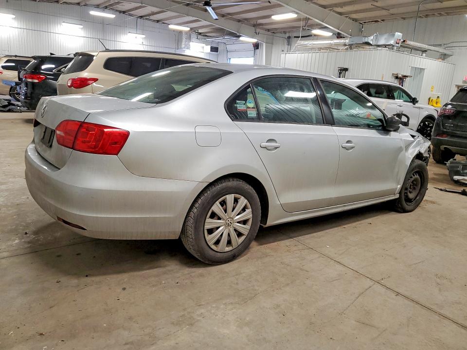 Photo 3 from auction – 2014 VOLKSWAGEN JETTA with VIN 3VW2K7AJ5EM244117