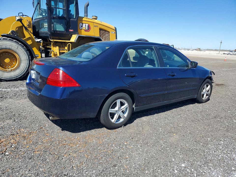 Photo 3 from auction – 2006 HONDA ACCORD with VIN JHMCM56406C008680