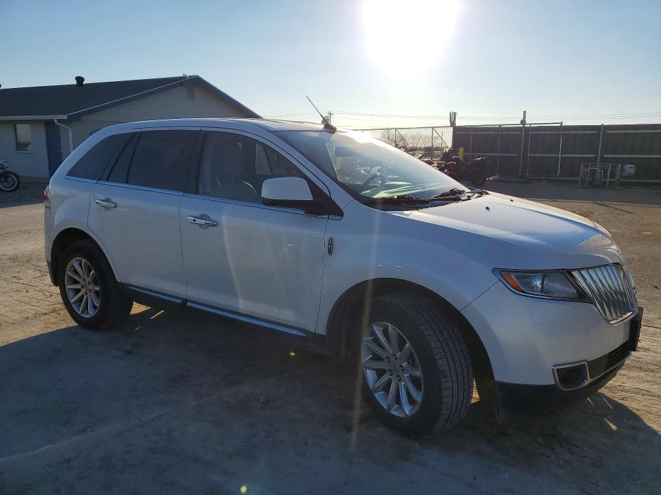 Photo 4 from auction – 2011 LINCOLN MKX with VIN 2LMDJ6JK7BBJ11762