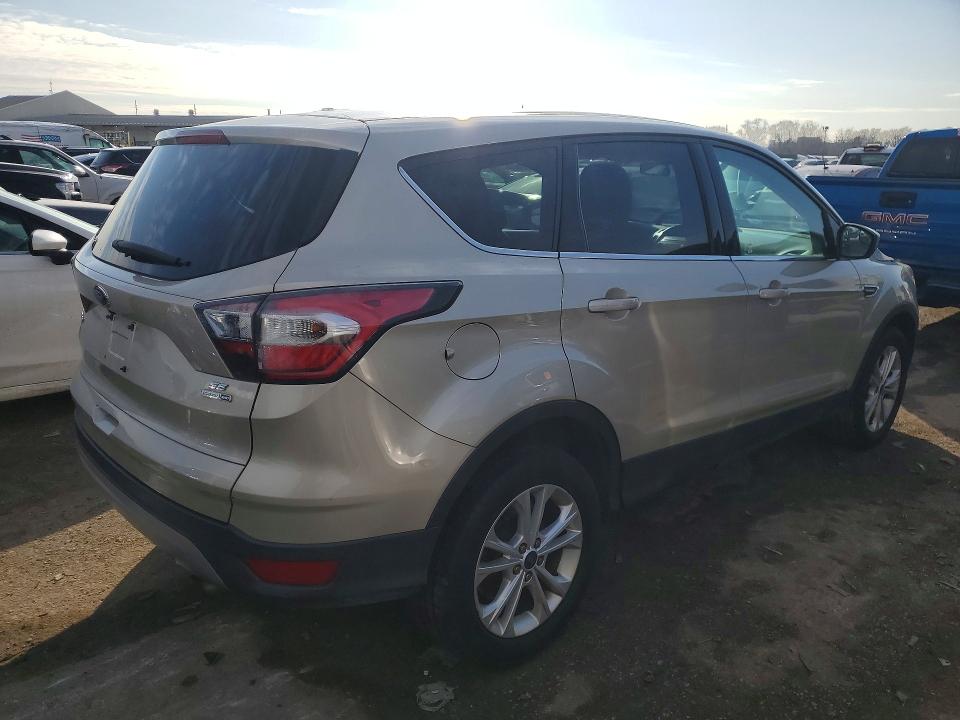 Photo 3 from auction – 2017 FORD ESCAPE SE with VIN 1FMCU9GD1HUB49872